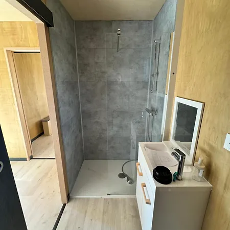 Maison B Chaleureuse Avec Espace Et Air De Jeux Yvias