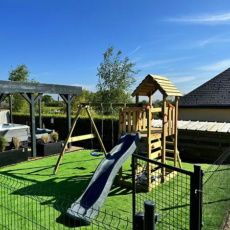 Maison B Chaleureuse Avec Espace Et Air De Jeux Holiday home *